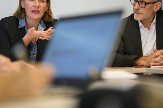 Christine Gabella, directrice de Tamedia Suisse rromande et Andreas Schaffner, co-directeur de Tamedia ont annoncé mercredi jusqu'à 28 suppressions de postes en Suisse romande dans les titres du groupe.